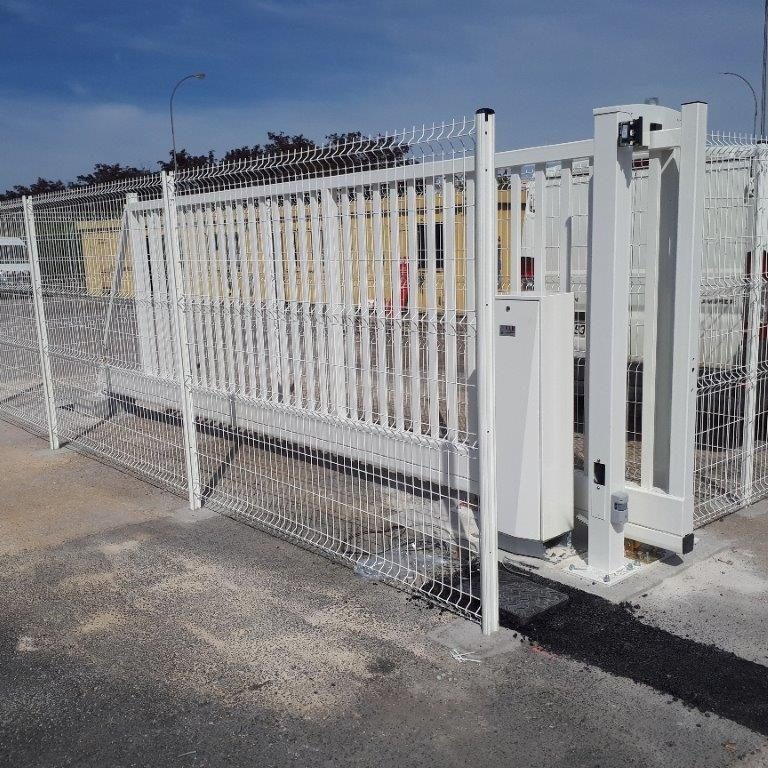 massifs béton , passage des gaines réalisés par notre partenaire , un seul interlocuteur pour votre chantier